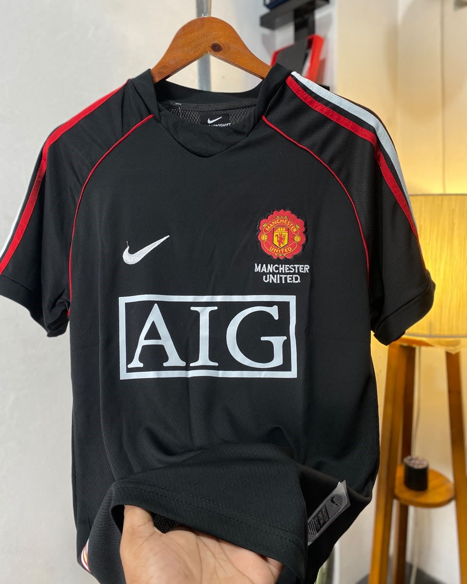 4af172f1-9e90-44eb-ba25-e06c00dfb48f Manchester United 2007/08 black jersey - Image 1
